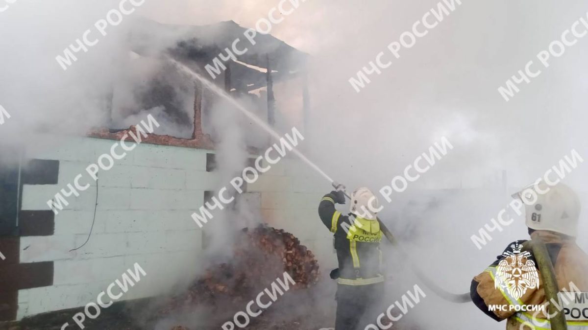 В Тверской области загорелась баня В Тверской области загорелась баня