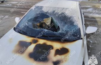 В Твери загорелся легковой автомобиль В Твери загорелся легковой автомобиль