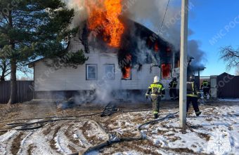 Огонь охватил жилой дом в Тверской области Огонь охватил жилой дом в Тверской области