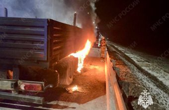 В Тверской области на ходу загорелся грузовой автомобиль В Тверской области на ходу загорелся грузовой автомобиль