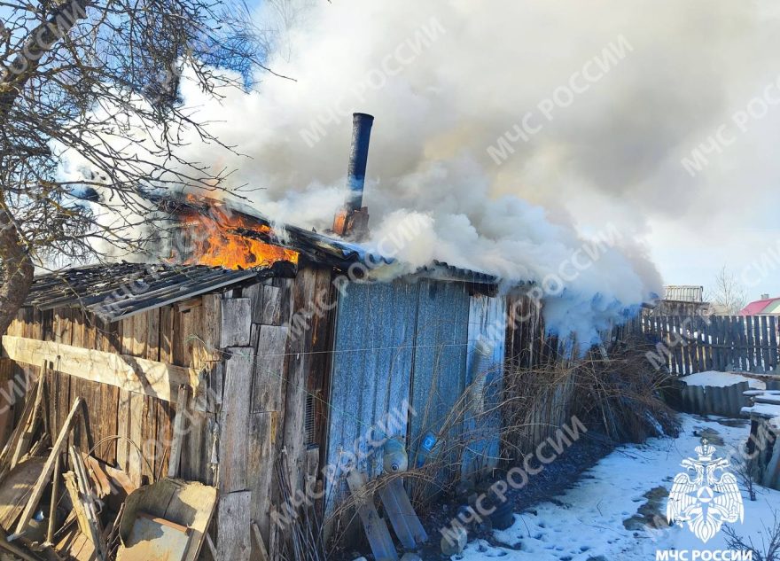 В Тверской области пожарные спасли от огня несколько построек В Тверской области пожарные спасли от огня несколько построек