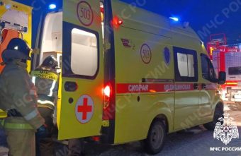 В Тверской области спасатели помогли медикам транспортировать водителя автобуса В Тверской области спасатели помогли медикам транспортировать водителя автобуса