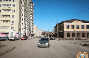 В Твери женщина попала под колёса "Рено" В Твери женщина попала под колёса "Рено"