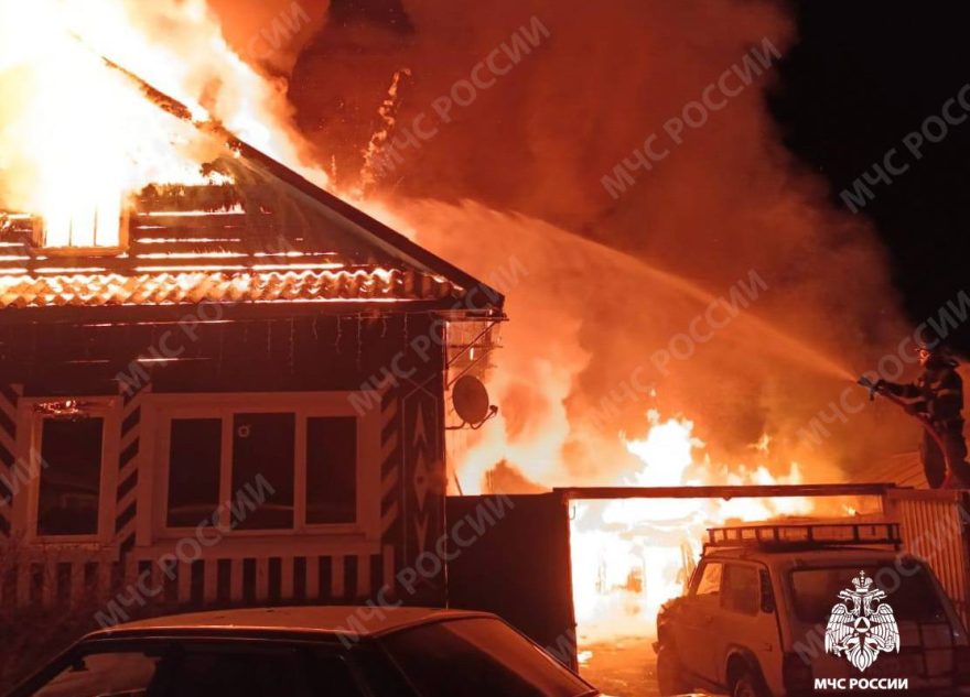 Огонь уничтожил жилой дом в Тверской области