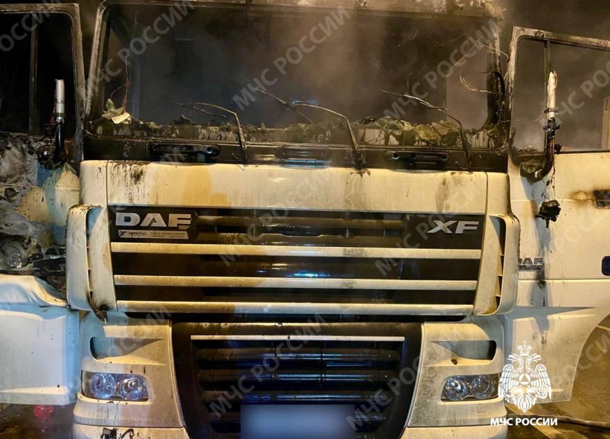 На трассе в Тверской области на ходу загорелся большегруз