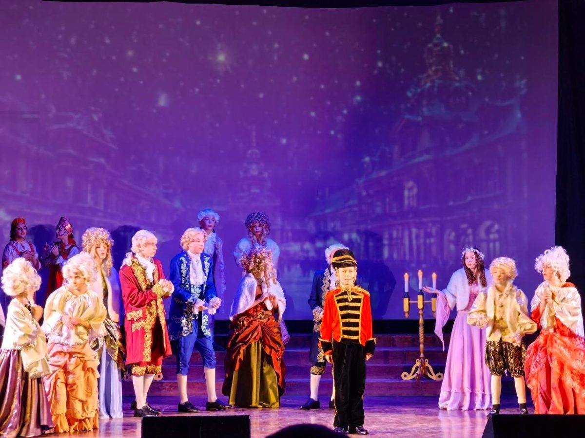 В Лихославле состоялась премьера спектакля "Спящая царевна"