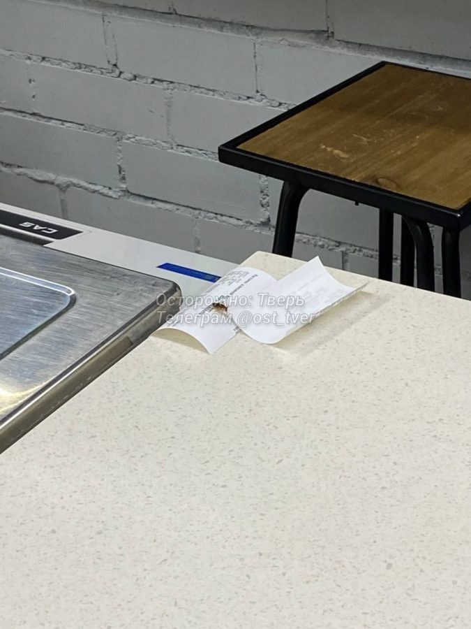 В одном из тверских ресторанов на кассе бегают тараканы