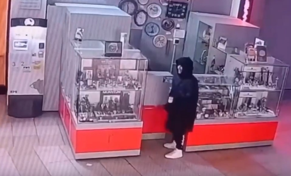 В Твери полиция задержала любителя часов В Твери полиция задержала любителя часов