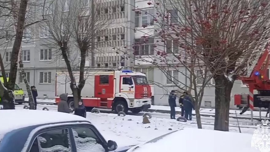 В Твери из горящего дома эвакуировали 10 человек