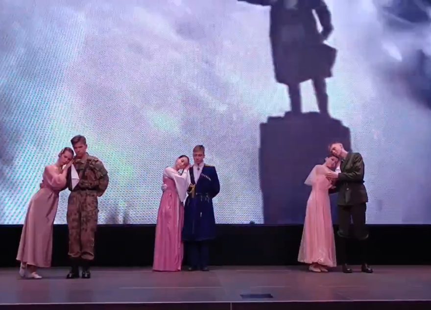 Суровая доля русской женщины – ждать своего воина-защитника: тверские кадеты исполнили пронзительный номер