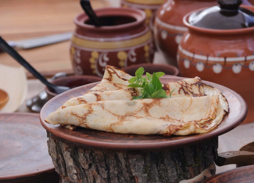 Врач назвала безопасную порцию масленичного угощения