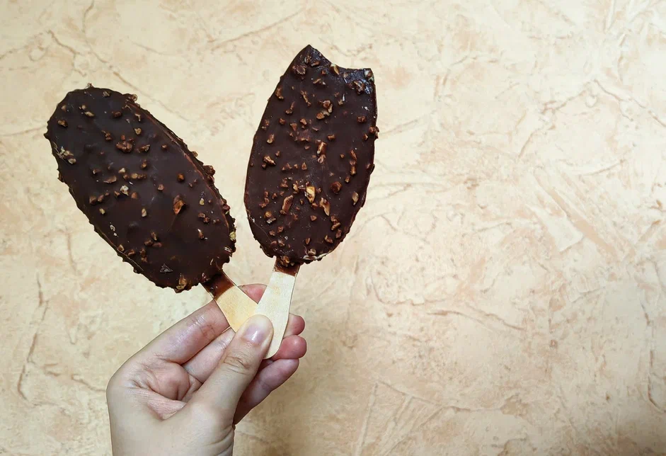 Врач рассказал, помогает ли мороженое при больном горле