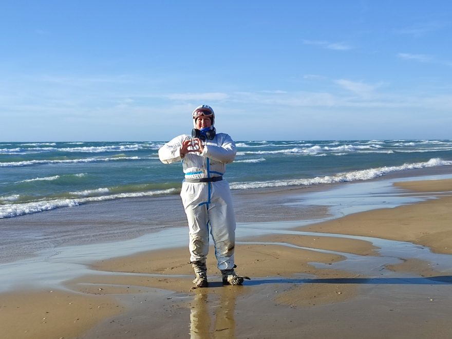 Тверские волонтеры помогли в очистке Черного моря от мазута