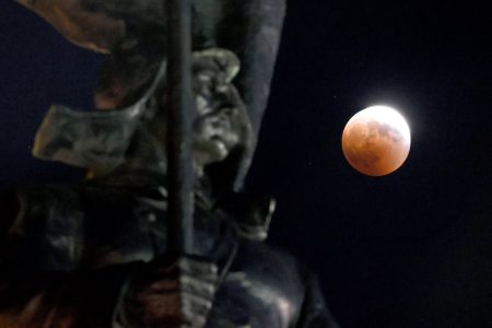 В ночь на 14 марта Луна станет кровавой В ночь на 14 марта Луна станет кровавой