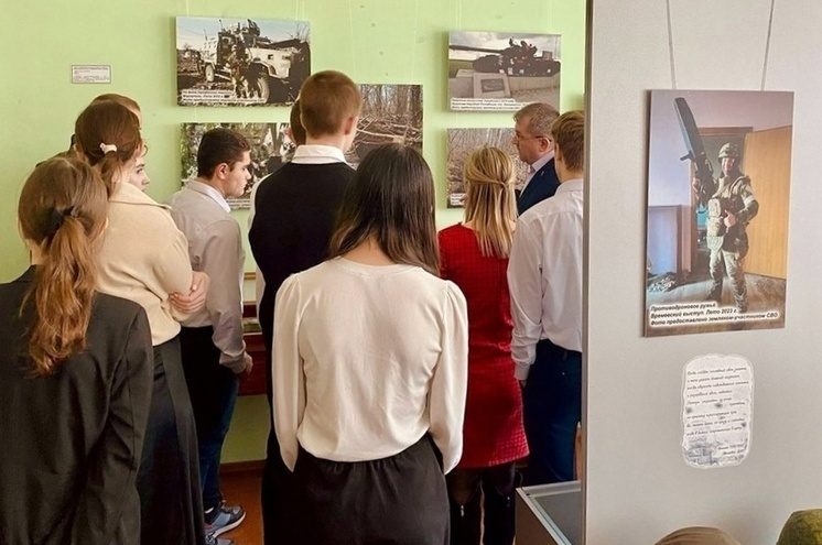 В Андреаполе продолжает работу выставка, посвященная участию жителей округа в СВО