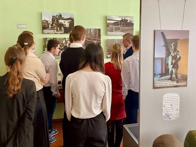 В Андреаполе продолжает работу выставка, посвященная участию жителей округа в СВО