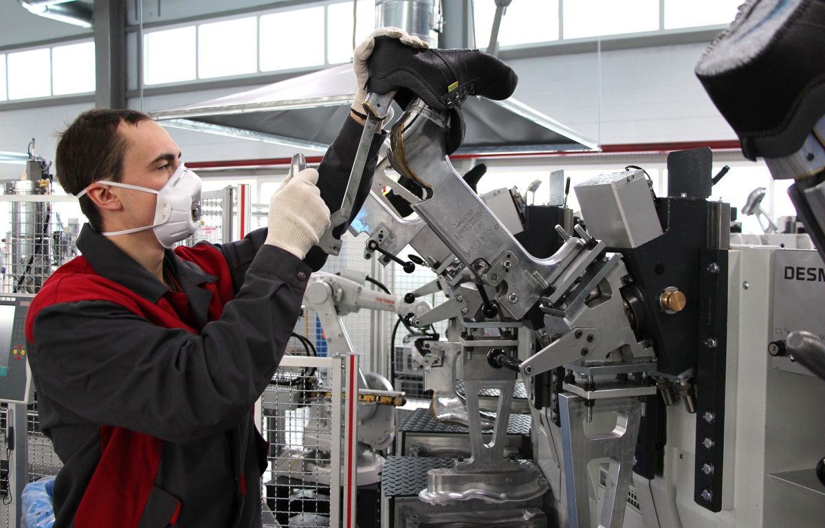 На обувной фабрике в Тверской области активно развивается производство