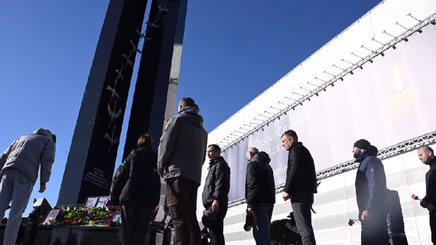 В память о жертвах теракта в «Крокус Сити Холле» в Красногорске открыли мемориал В память о жертвах теракта в «Крокус Сити Холле» в Красногорске открыли мемориал