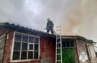 В Тверской области пожарные спасали от огня жилой дом В Тверской области пожарные спасали от огня жилой дом