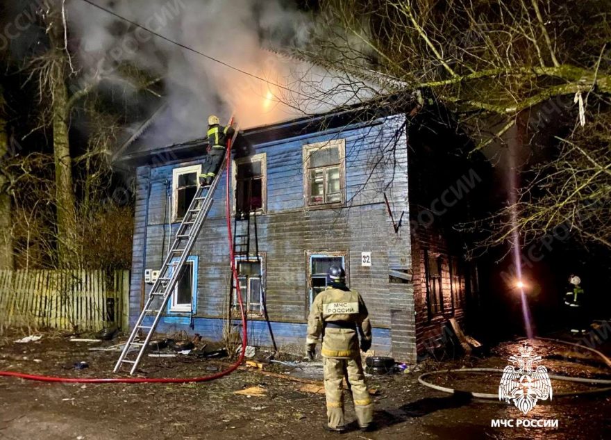 Во время пожара в Тверской области спасли трех человек