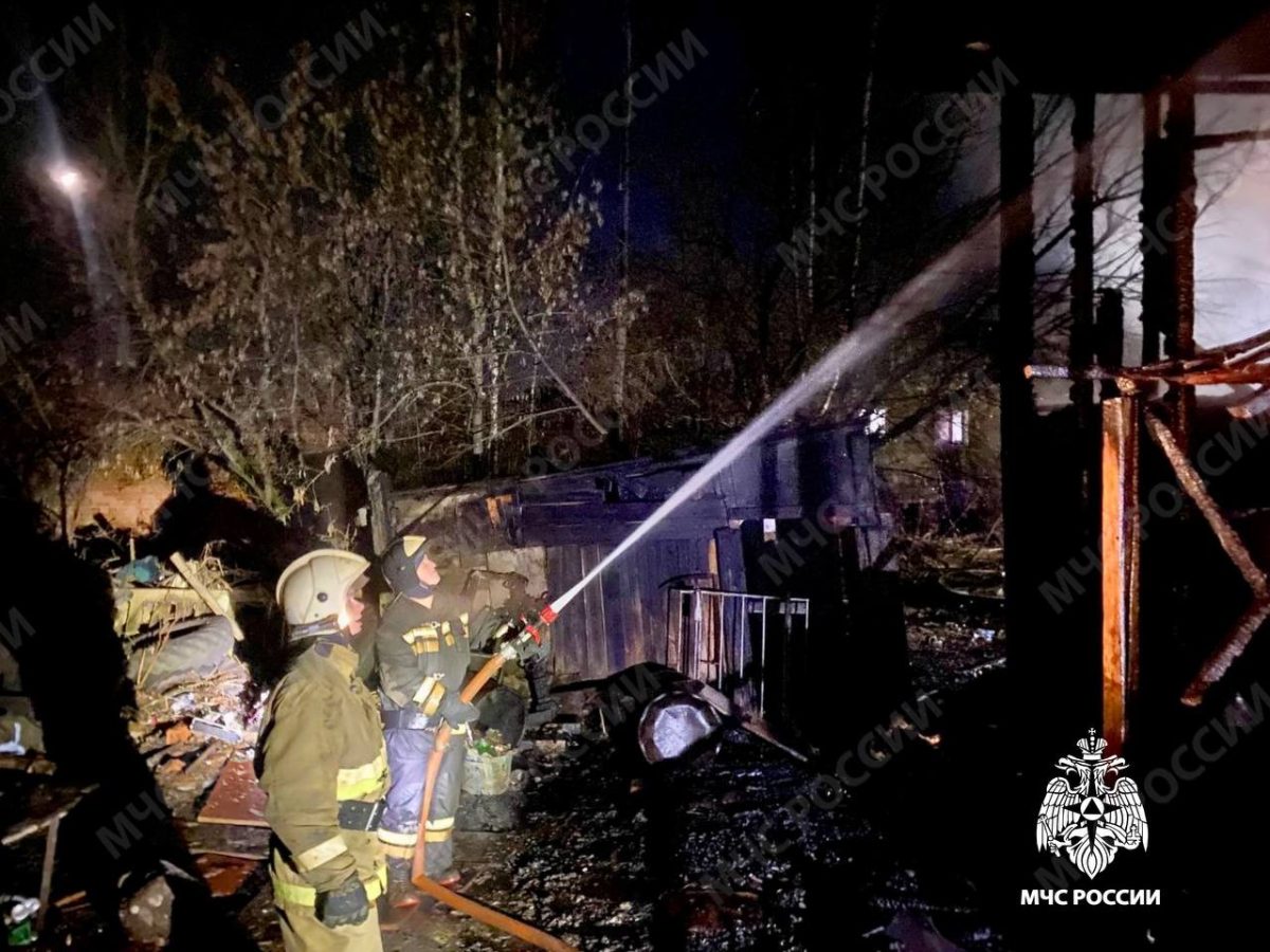 Во время пожара в Тверской области спасли трех человек