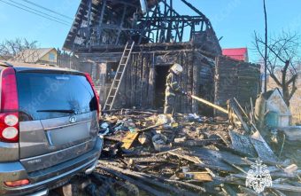 Пожарные спасли дачу и автомобиль в Тверской области
