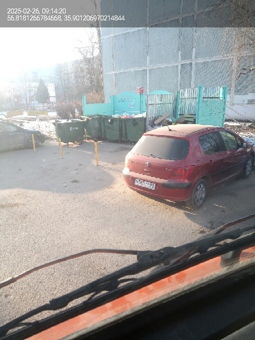 Из-за неправильной парковки в Тверской области срывается половина рейсов мусоровозов
