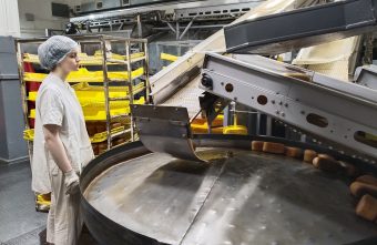 На каникулах подростки трудятся на предприятиях Тверской области На каникулах подростки трудятся на предприятиях Тверской области