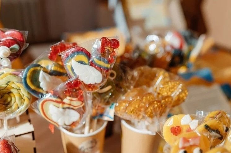 В Тверской области Дед Мороз и его сказочная команда дарили детям сладости и хорошее настроение