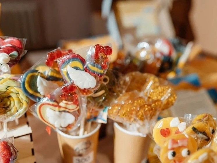 В Тверской области Дед Мороз и его сказочная команда дарили детям сладости и хорошее настроение