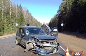 Женщина пострадала в лобовом столкновении "Логана" и "Шкоды" в Тверской области Женщина пострадала в лобовом столкновении "Логана" и "Шкоды" в Тверской области