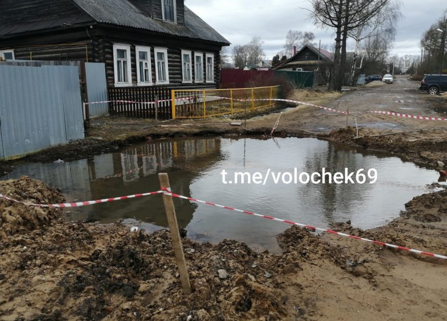 Жители Тверской области не рады бассейну рядом с домом