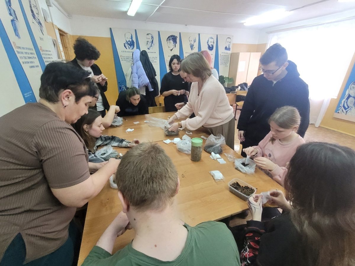 Жители Андреапольского округа продолжают поддерживать бойцов СВО