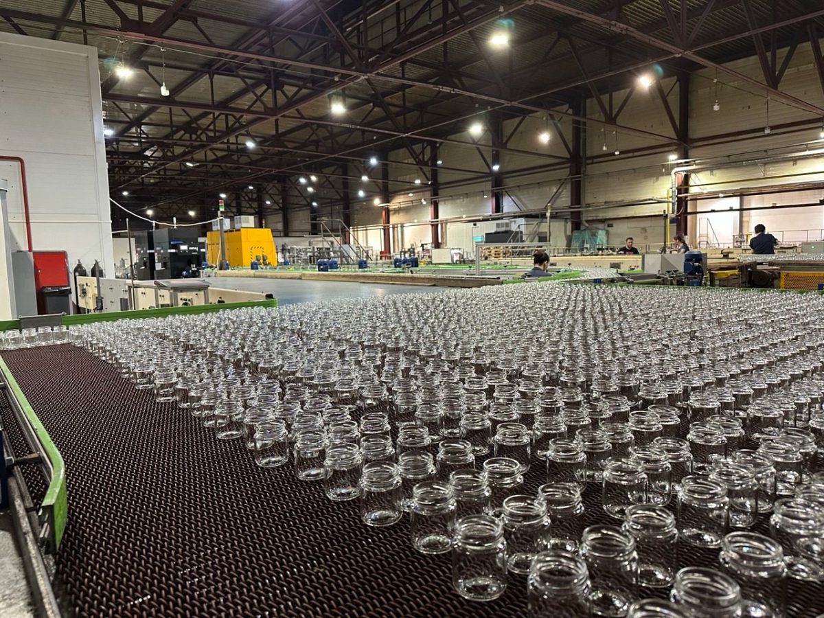 На Тверском стекольном заводе начали выпускать баночки для детского питания