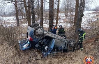 В Тверской области пострадали две пассажирки перевернувшегося "Рено" В Тверской области пострадали две пассажирки перевернувшегося "Рено"