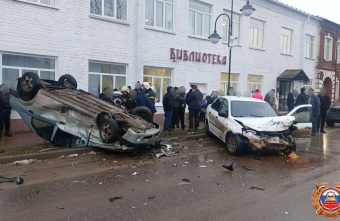 В Тверской области серьезно столкнулись «Рено» и «Лада» В Тверской области серьезно столкнулись «Рено» и «Лада»