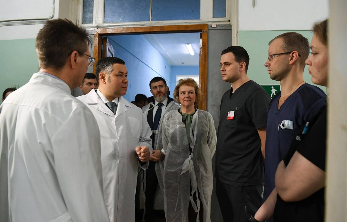 Игорь Руденя в Торжке проинспектировал строительство детской поликлиники