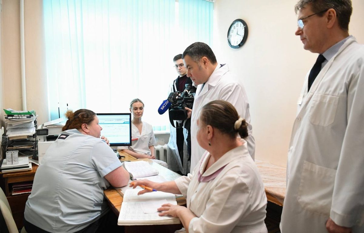 Игорь Руденя в Торжке проинспектировал строительство детской поликлиники