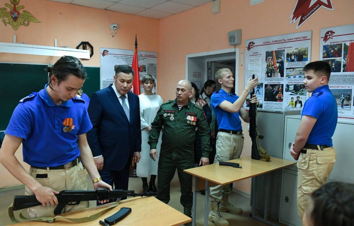 Посещая школу имени героя России Василия Клещенко в Торжке, губернатор дал ряд поручений