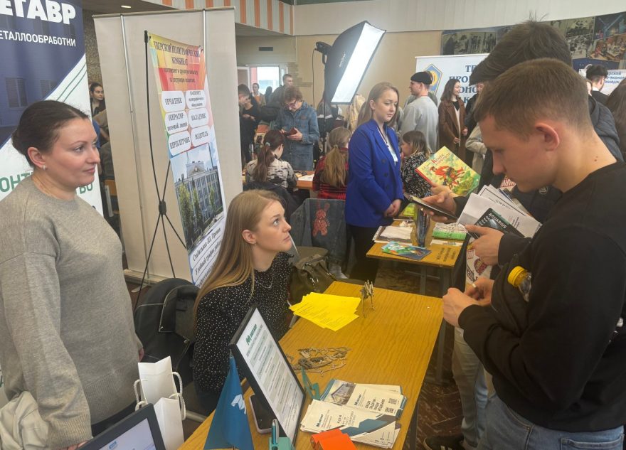 Около 2 000 вакансий предложат жителям Тверской области