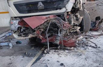 В Тверской области произошло ДТП с участием фуры и легкового автомобиля В Тверской области произошло ДТП с участием фуры и легкового автомобиля