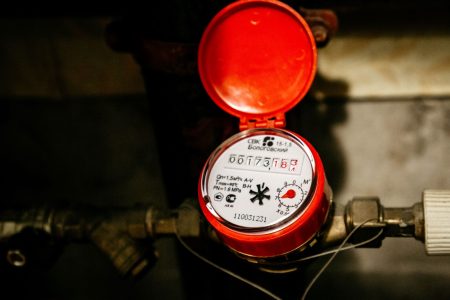 За самостоятельную замену счетчиков россияне платят огромные штрафы За самостоятельную замену счетчиков россияне платят огромные штрафы