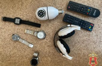 Из квартиры лежащего в больнице жителя Твери вынесли даже кроссовки и шторы