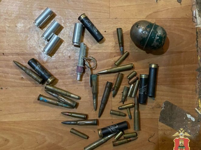 У жителя Твери нашли гранату, взрыватель и 39 патронов У жителя Твери нашли гранату, взрыватель и 39 патронов