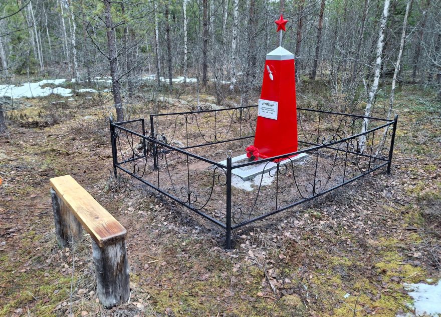 В Тверской области неизвестным летчикам установили памятник