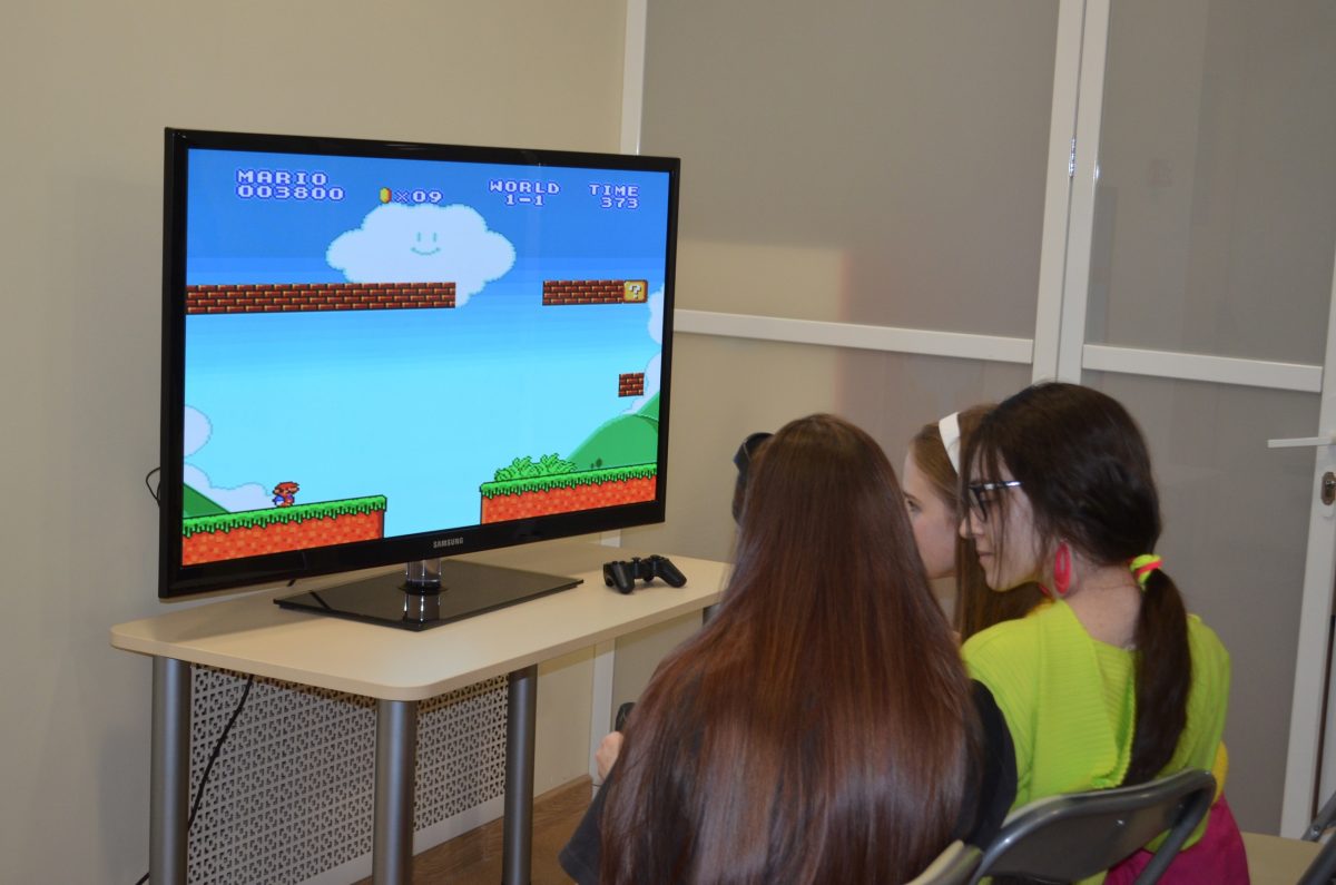 В Тверской области провели библиосумерки, посвященные "девяностым"