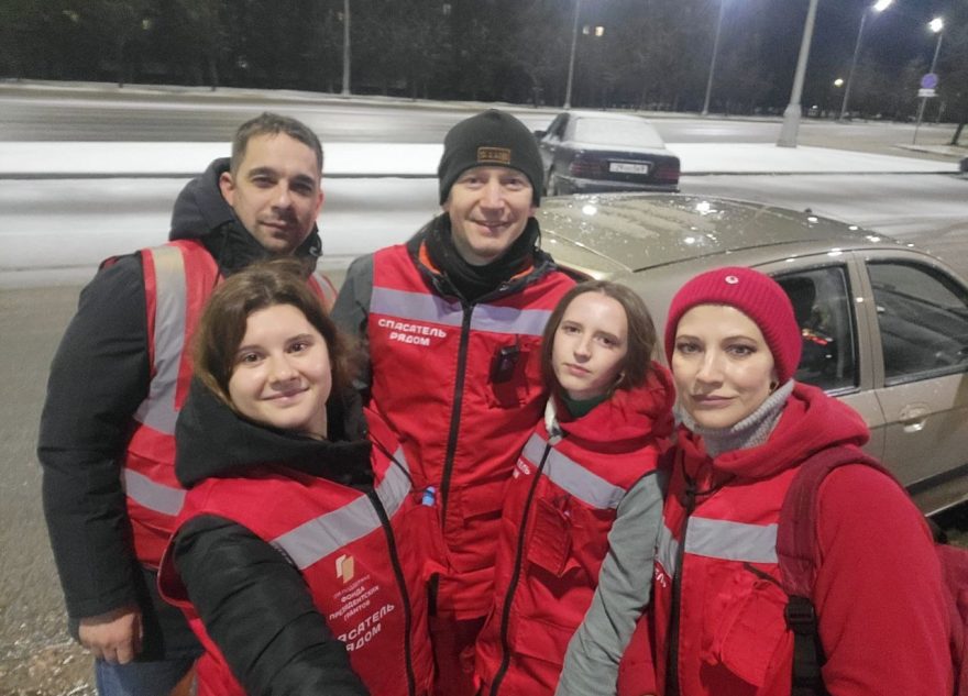 В Твери волонтеры спасли замерзающего мужчину  