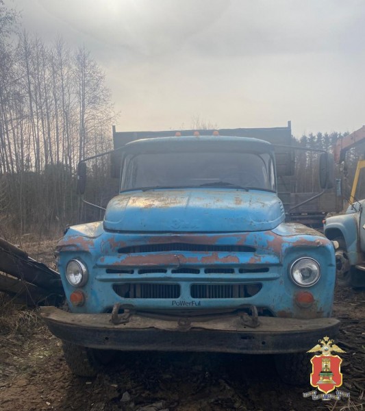 Пьяные жители Тверской области решили покататься на чужом ЗИЛе Пьяные жители Тверской области решили покататься на чужом ЗИЛе