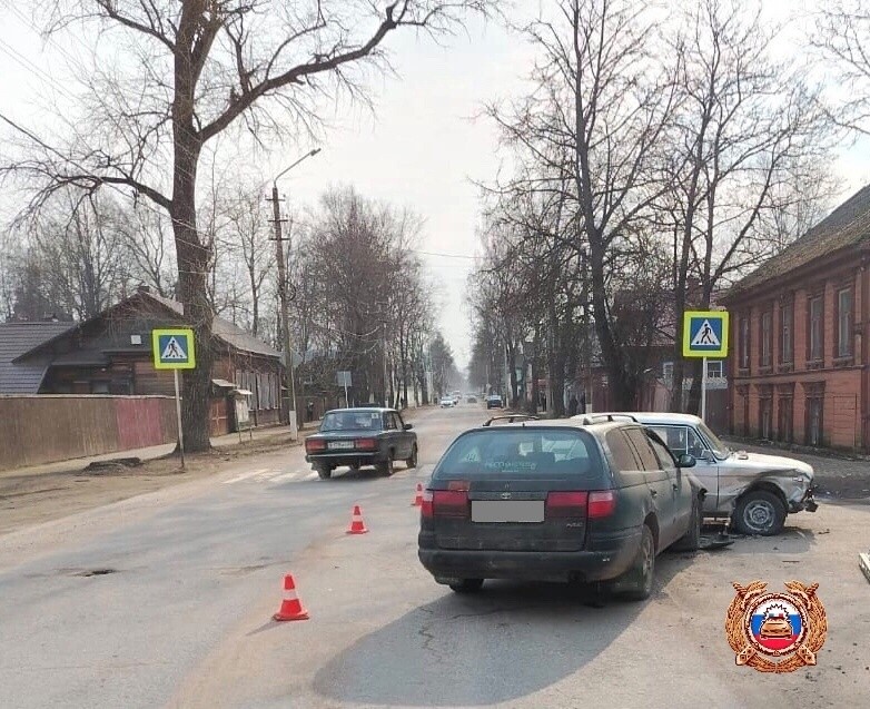 Женщина пострадала в столкновении ВАЗа и "Тойоты" в Тверской области