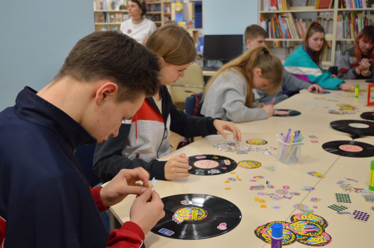 В Тверской области провели библиосумерки, посвященные "девяностым"